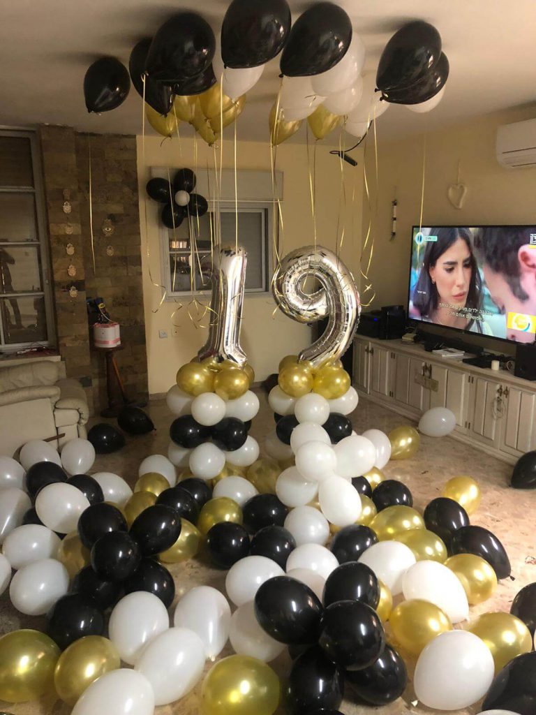 עיצוב בלונים ליום הולדת 19