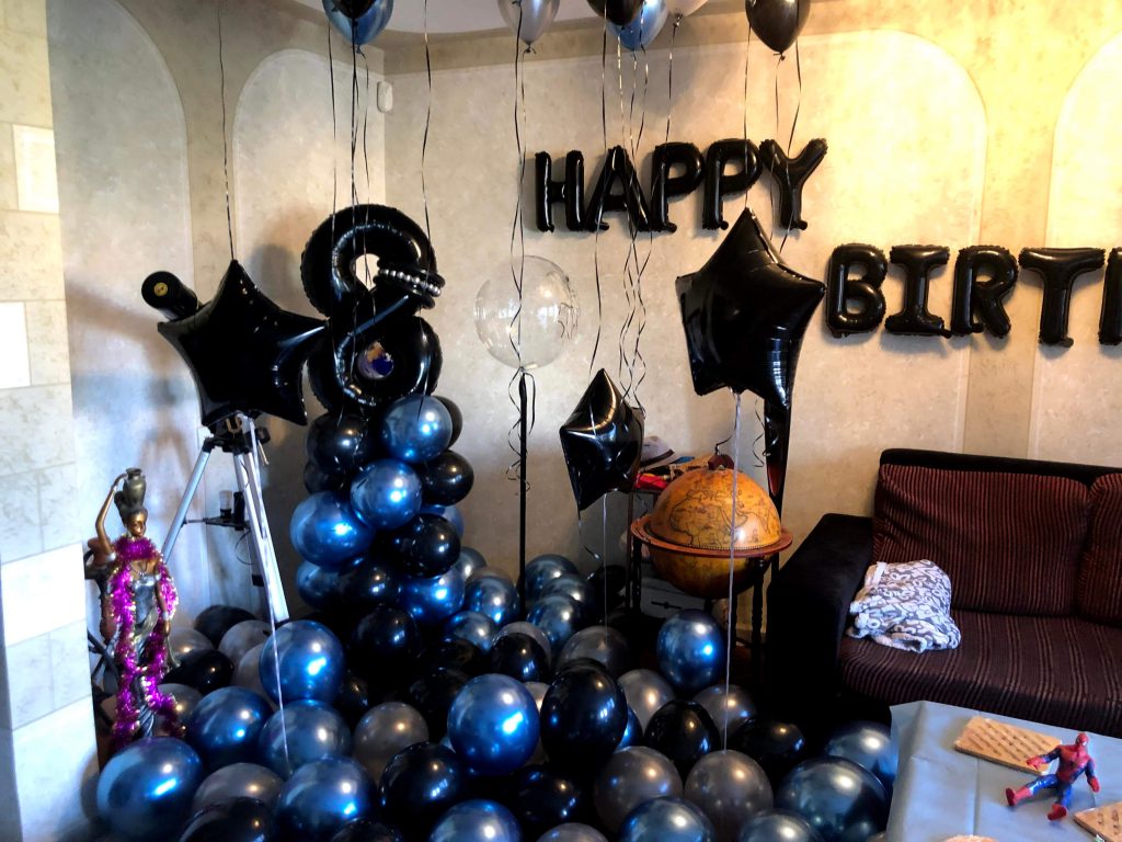 עיצוב חלל עם בלונים למסיבת רווקות
