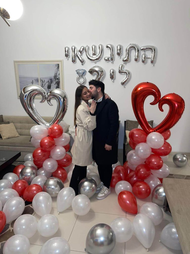 עיצוב בלונים להצעת נישואין